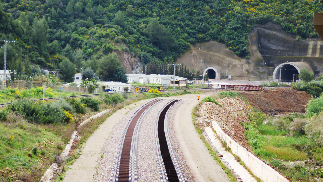 Proyecto de construcción del ferrocarril de doble vía El Affroun – Khemis Miliana